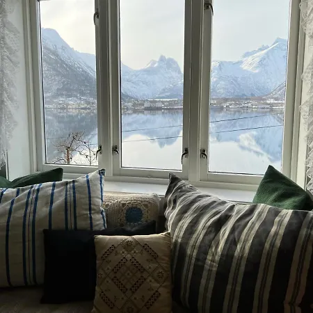 Charming Norwegian Farmhouse By The Fjord Tatil Evi Isfjorden
